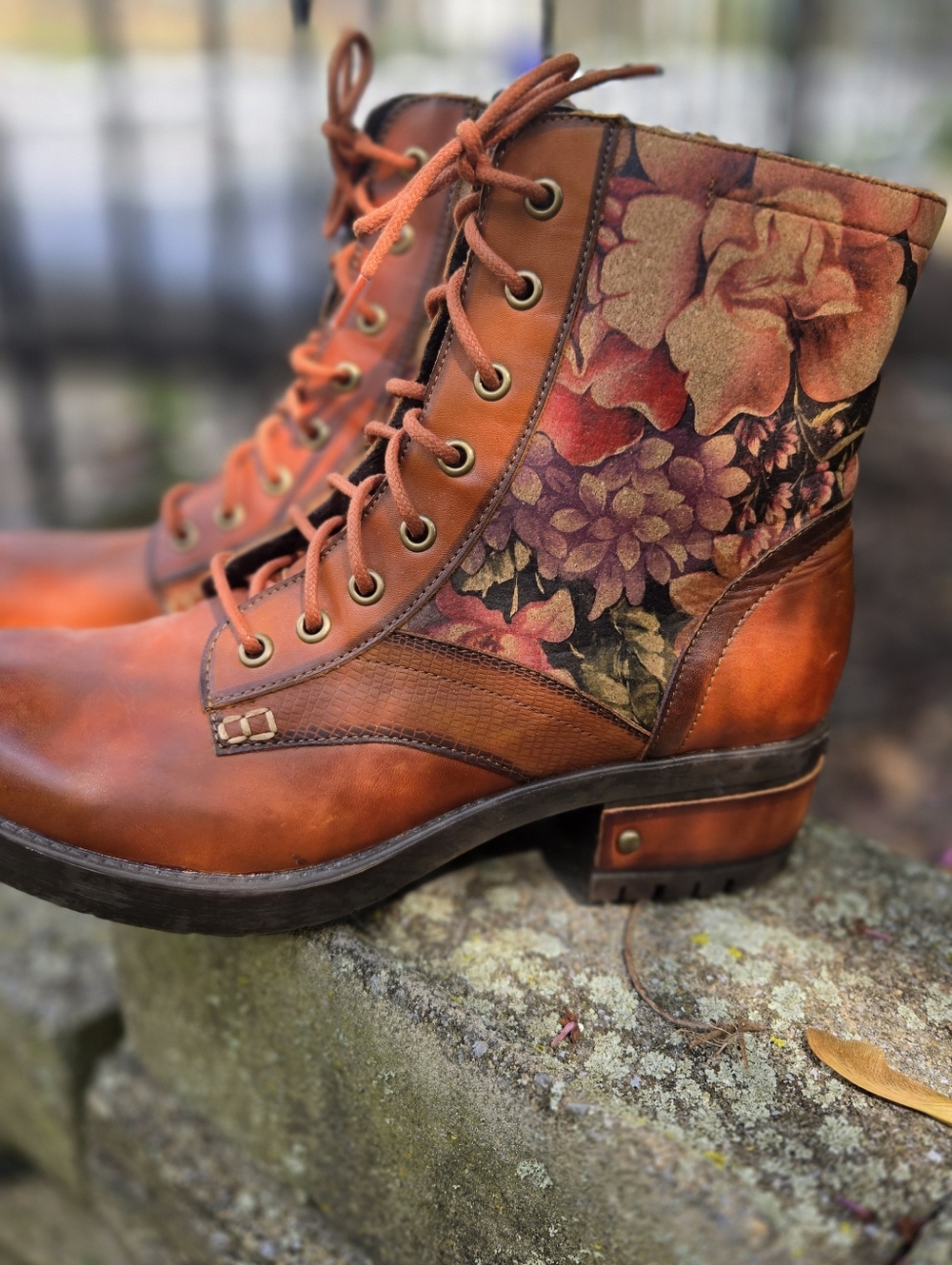 L'Artiste Women's  Leather Lace-Up Combat Boots  Floral Size 41 US 10 NEW